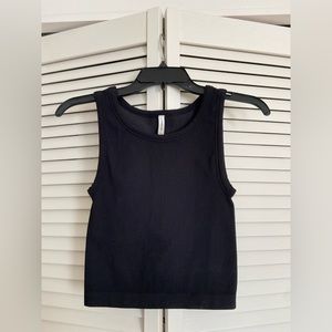 Aritzia Sunday Best Sinch Seamless Ribbed Crew Tank